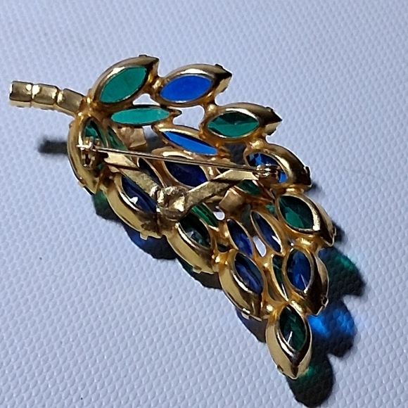 * Vintage Blue & Green Marquis Stones Pin Brooch - Picture 3 of 5